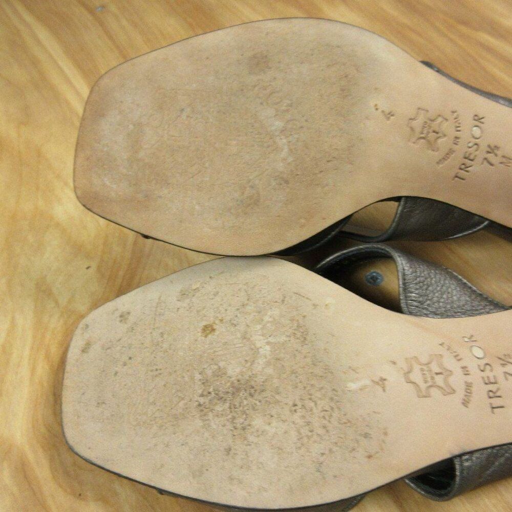 BRIGHTON Tresor Grey Metallic Leather Slides Womens Size 7.5 Kitten Heel Sandals - Picture 11 of 12